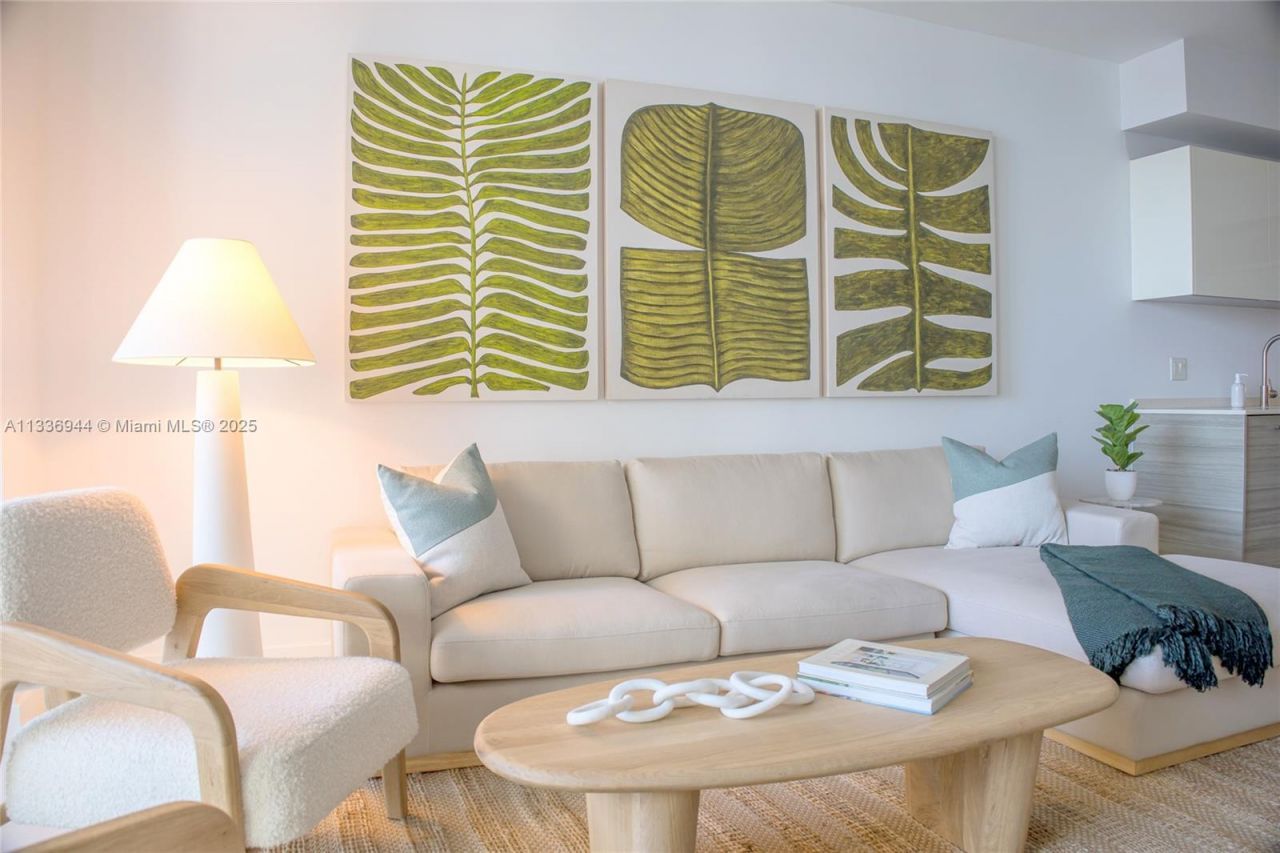 1300 Brickell Bay Dr, Unit 1608, Miami, FL 33131 Photo