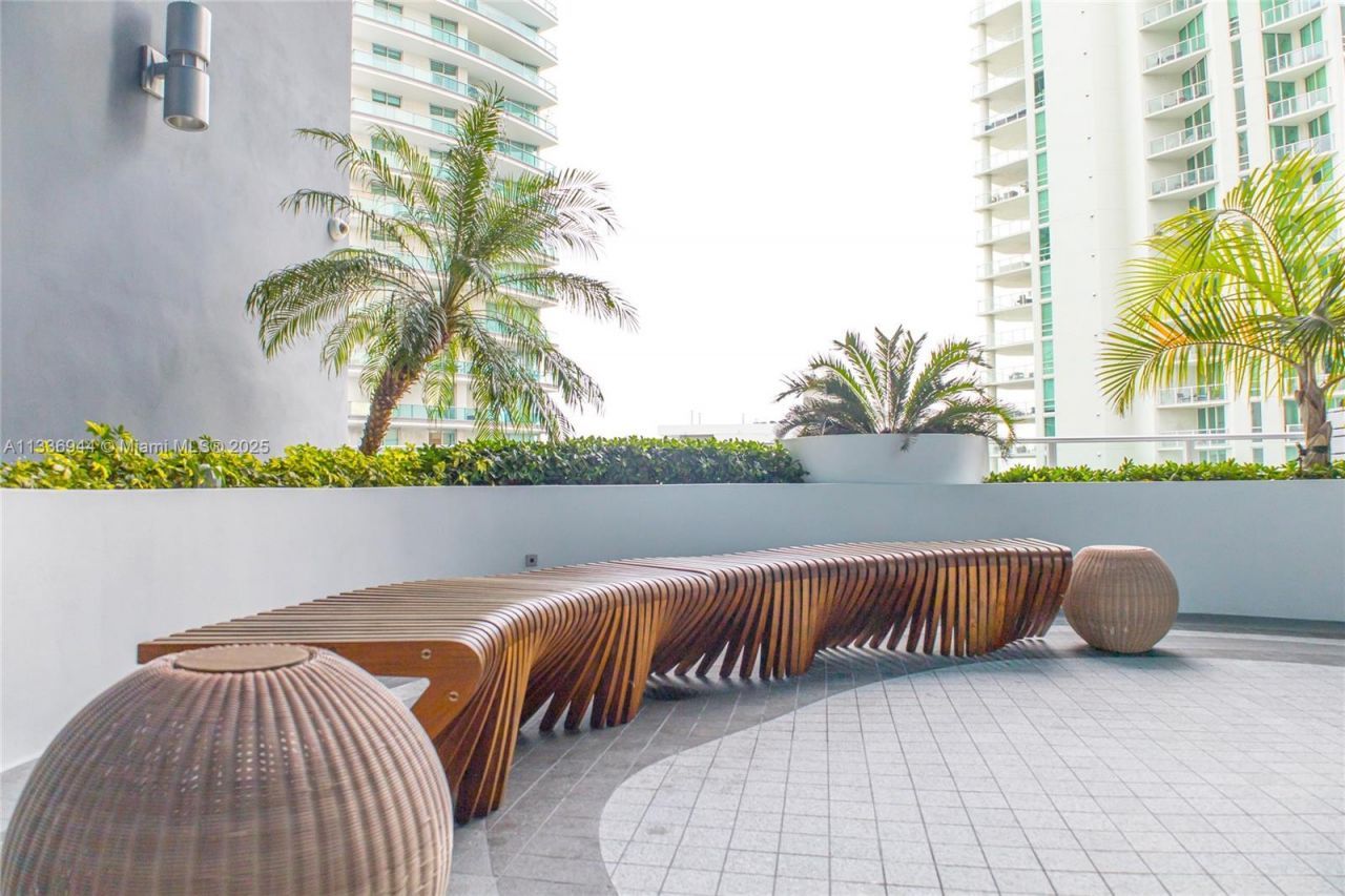 1300 Brickell Bay Dr, Unit 1608, Miami, FL 33131 Photo