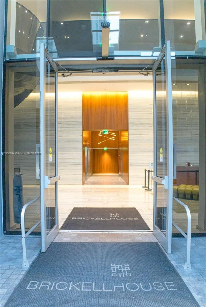 1300 Brickell Bay Dr, Unit 1608, Miami, FL 33131 Photo