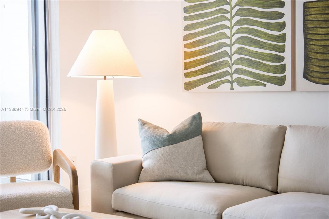 1300 Brickell Bay Dr, Unit 1608, Miami, FL 33131 Photo