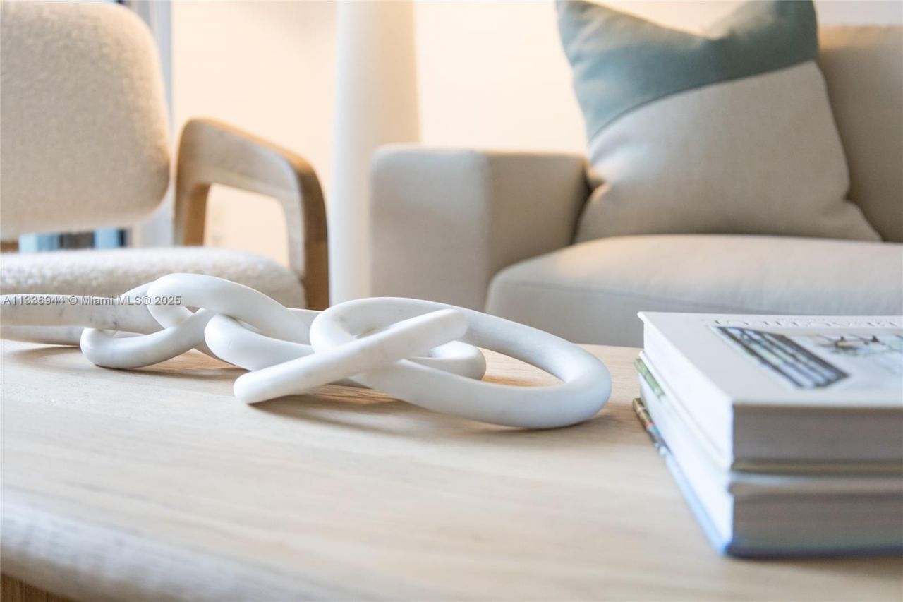 1300 Brickell Bay Dr, Unit 1608, Miami, FL 33131 Photo