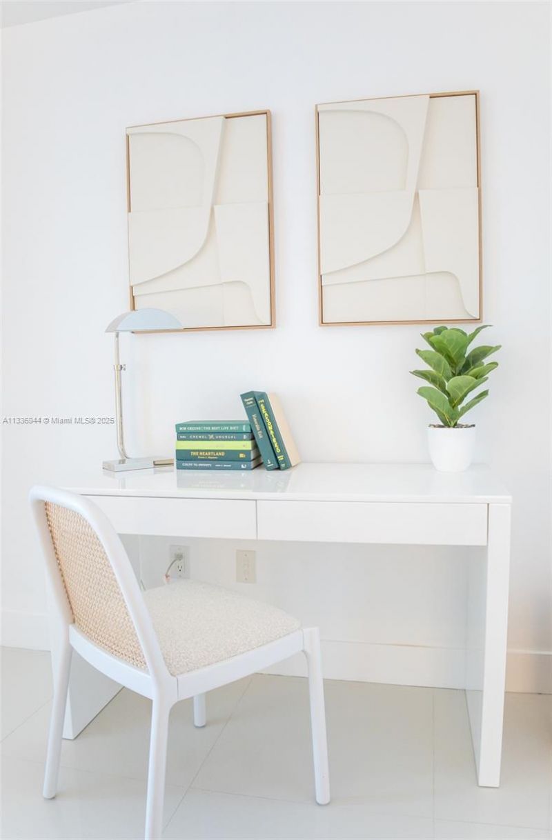 1300 Brickell Bay Dr, Unit 1608, Miami, FL 33131 Photo