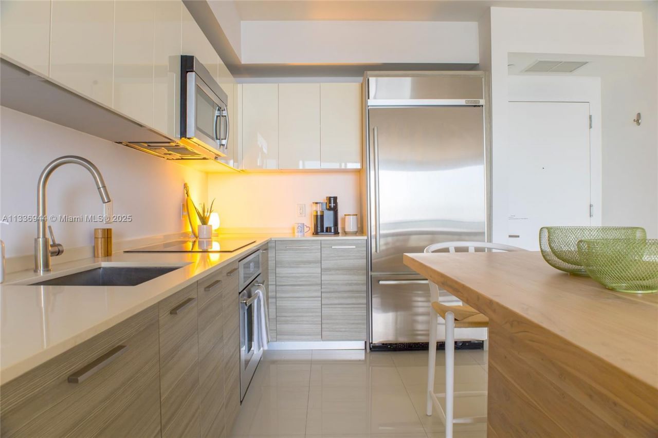 1300 Brickell Bay Dr, Unit 1608, Miami, FL 33131 Photo