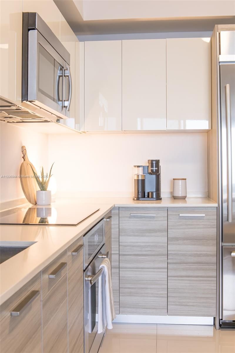 1300 Brickell Bay Dr, Unit 1608, Miami, FL 33131 Photo