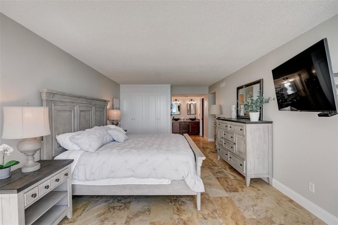 2425 Gulf Of Mexico Drive, Unit 14B, Longboat Key, FL 34228 Photo