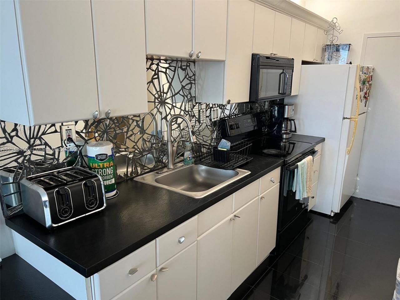 100 Lincoln Rd, Unit 1007, Miami Beach, FL 33139 Photo