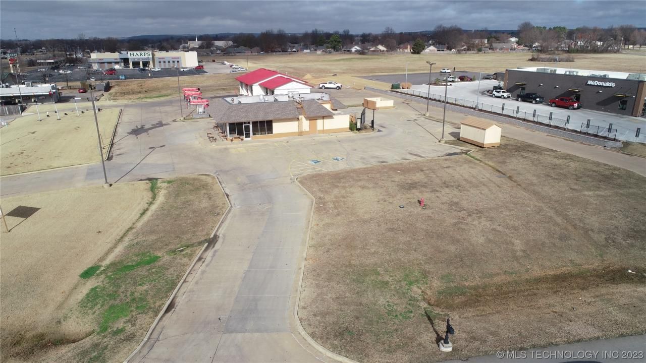 920 S Ross Street, Fort Gibson, OK 74434 Main Photo