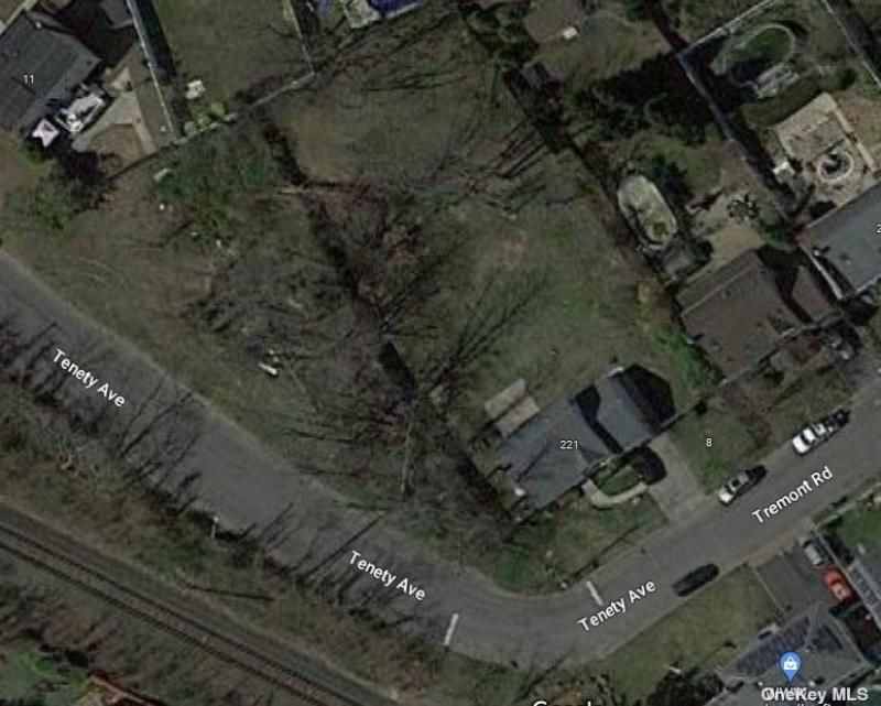 Tenety Avenue, Lindenhurst, NY 11757 Main Photo