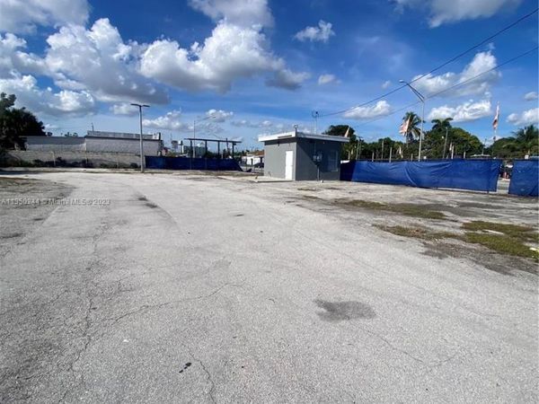 300 NW 79th St, Miami, FL 33150