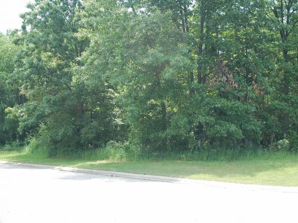 51322 CHRISTIAN DR, South Bend, IN 46628