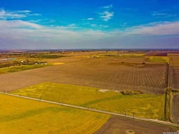0 5714 County Rd, Natalia, TX 78059