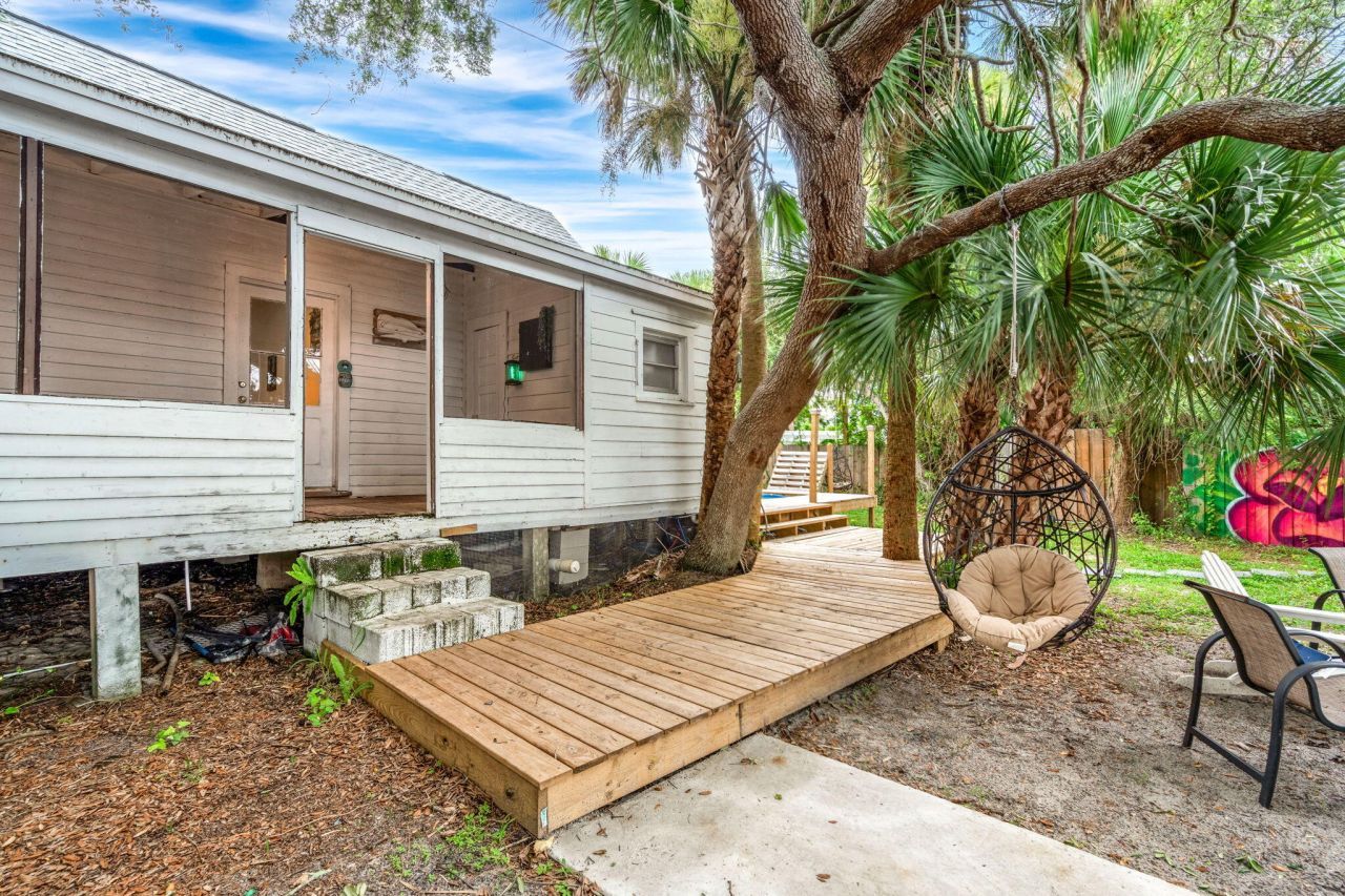 1365 Pineapple Avenue, Melbourne, FL 32935 Photo