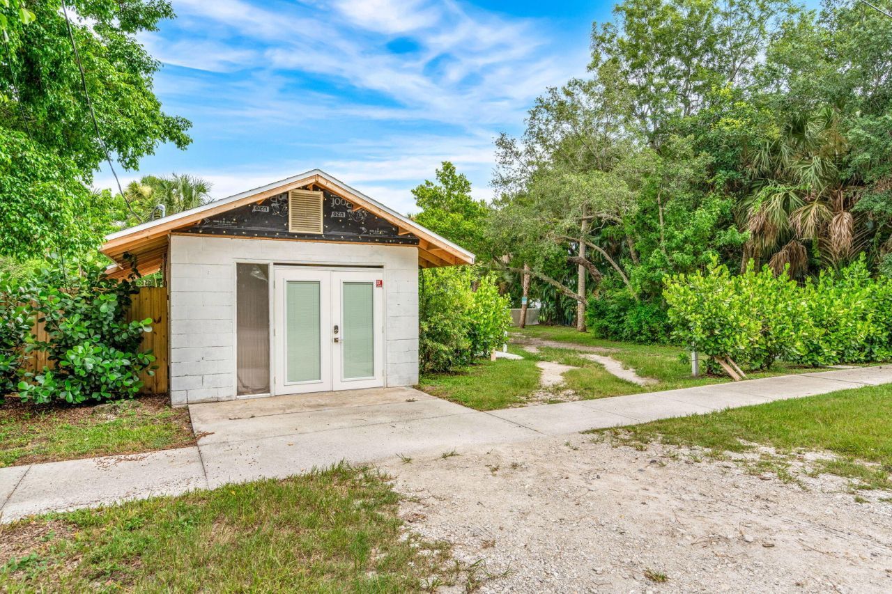 1365 Pineapple Avenue, Melbourne, FL 32935 Photo