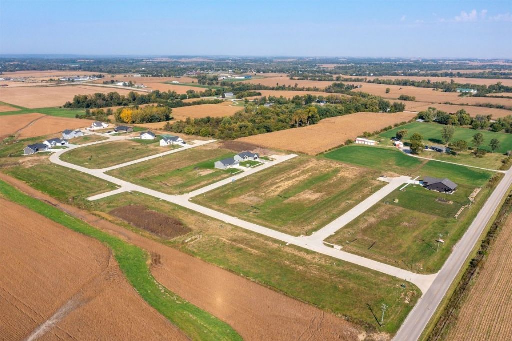 3361 Village Way, Robins, IA 52328 Main Photo