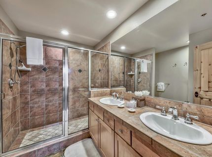 2100 North Village Drive, Truckee, CA 96161 Photo