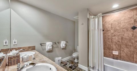2100 North Village Drive, Truckee, CA 96161 Photo