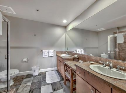 2100 North Village Drive, Truckee, CA 96161 Photo