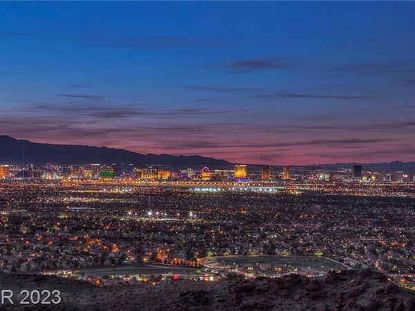 572 Magma Peak Drive, Henderson, NV 89012