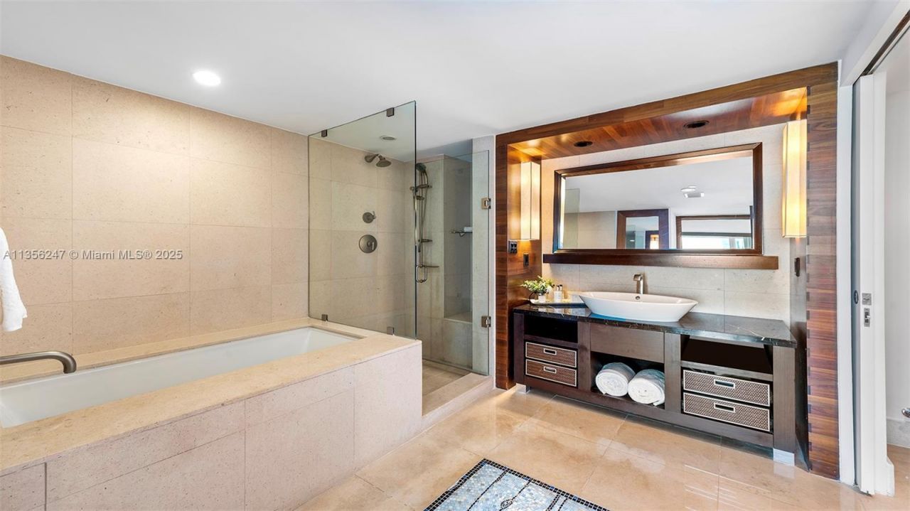 Please Call For Address, Unit 911, Miami Beach, FL 33141 Photo