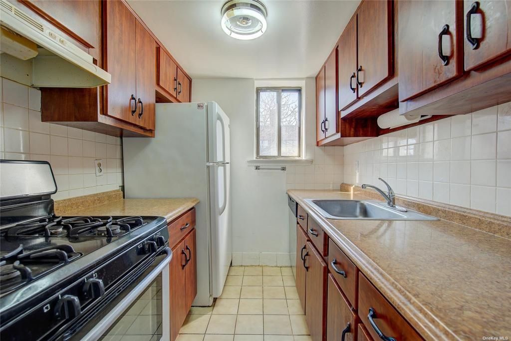 180-16 Wexford Terrace, Unit 5D, Jamaica Estates, NY 11432 Main Photo