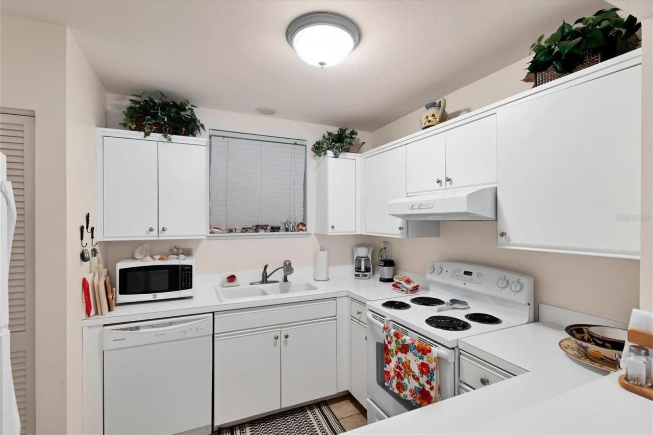 500 S Washington Drive, Unit 17B, Sarasota, FL 34236 Photo
