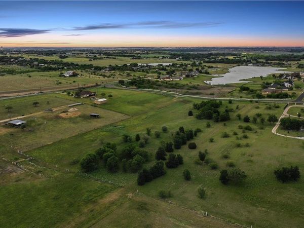 100 County Road 198, Hutto, TX 78634