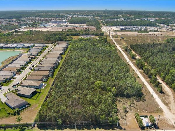 3810 Hacienda Lakes PKWY, NAPLES, FL 34114