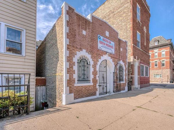 1457 W Blackhawk Street, Chicago, IL 60642