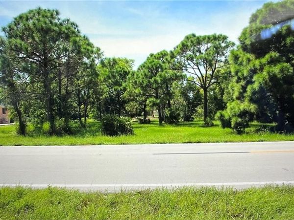 8761 Stringfellow RD, ST. JAMES CITY, FL 33956