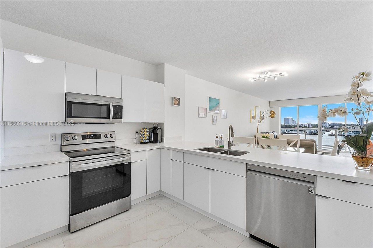 17050 N Bay Rd, Unit 807, Sunny Isles Beach, FL 33160 Photo