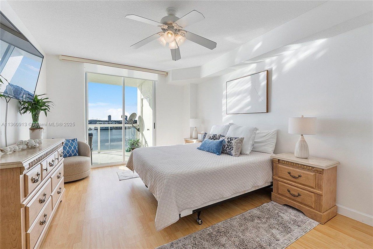 17050 N Bay Rd, Unit 807, Sunny Isles Beach, FL 33160 Photo