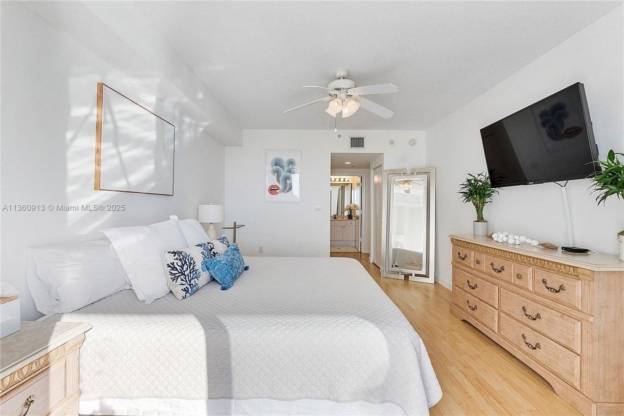 17050 N Bay Rd, Unit 807, Sunny Isles Beach, FL 33160 Photo