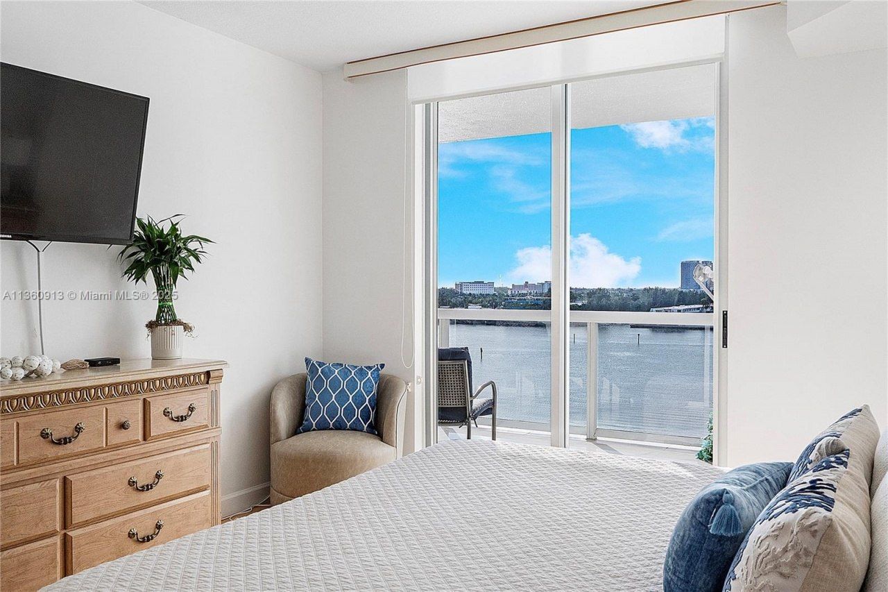 17050 N Bay Rd, Unit 807, Sunny Isles Beach, FL 33160 Photo