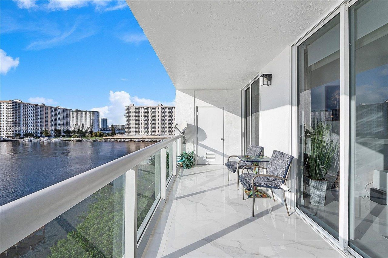 17050 N Bay Rd, Unit 807, Sunny Isles Beach, FL 33160 Photo