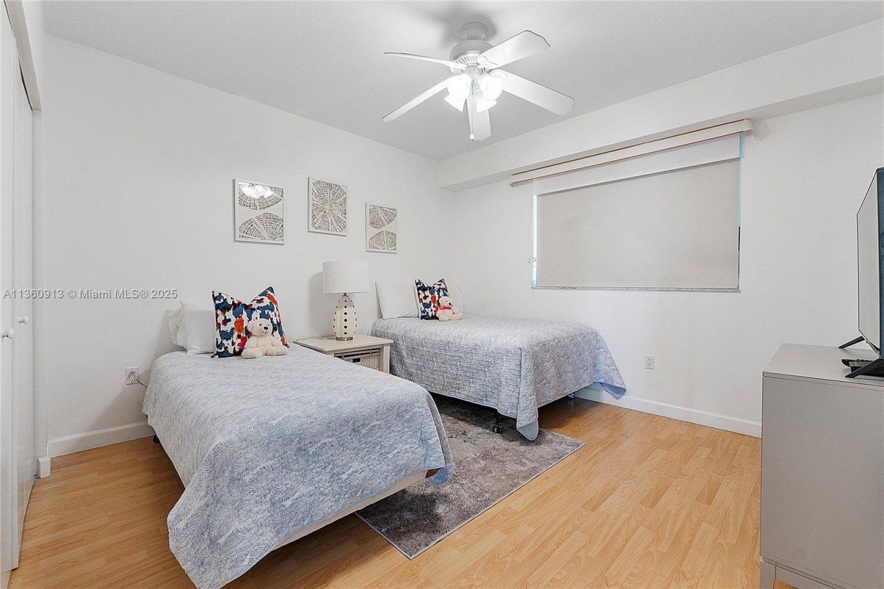 17050 N Bay Rd, Unit 807, Sunny Isles Beach, FL 33160 Photo