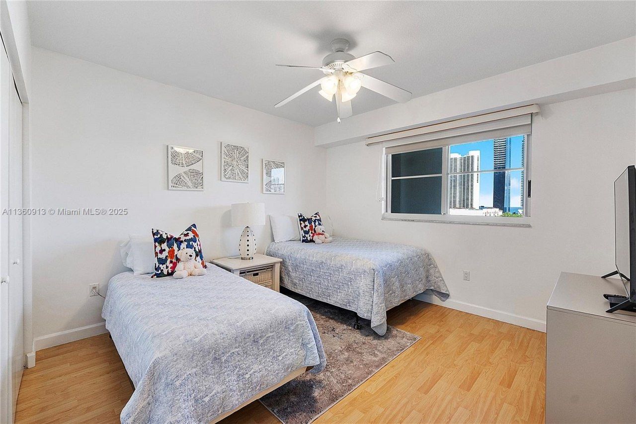 17050 N Bay Rd, Unit 807, Sunny Isles Beach, FL 33160 Photo