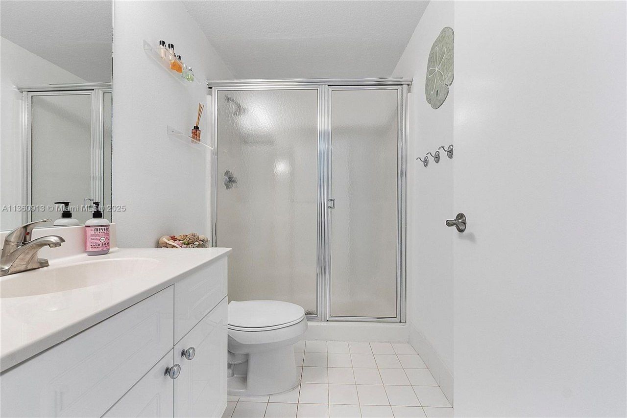 17050 N Bay Rd, Unit 807, Sunny Isles Beach, FL 33160 Photo