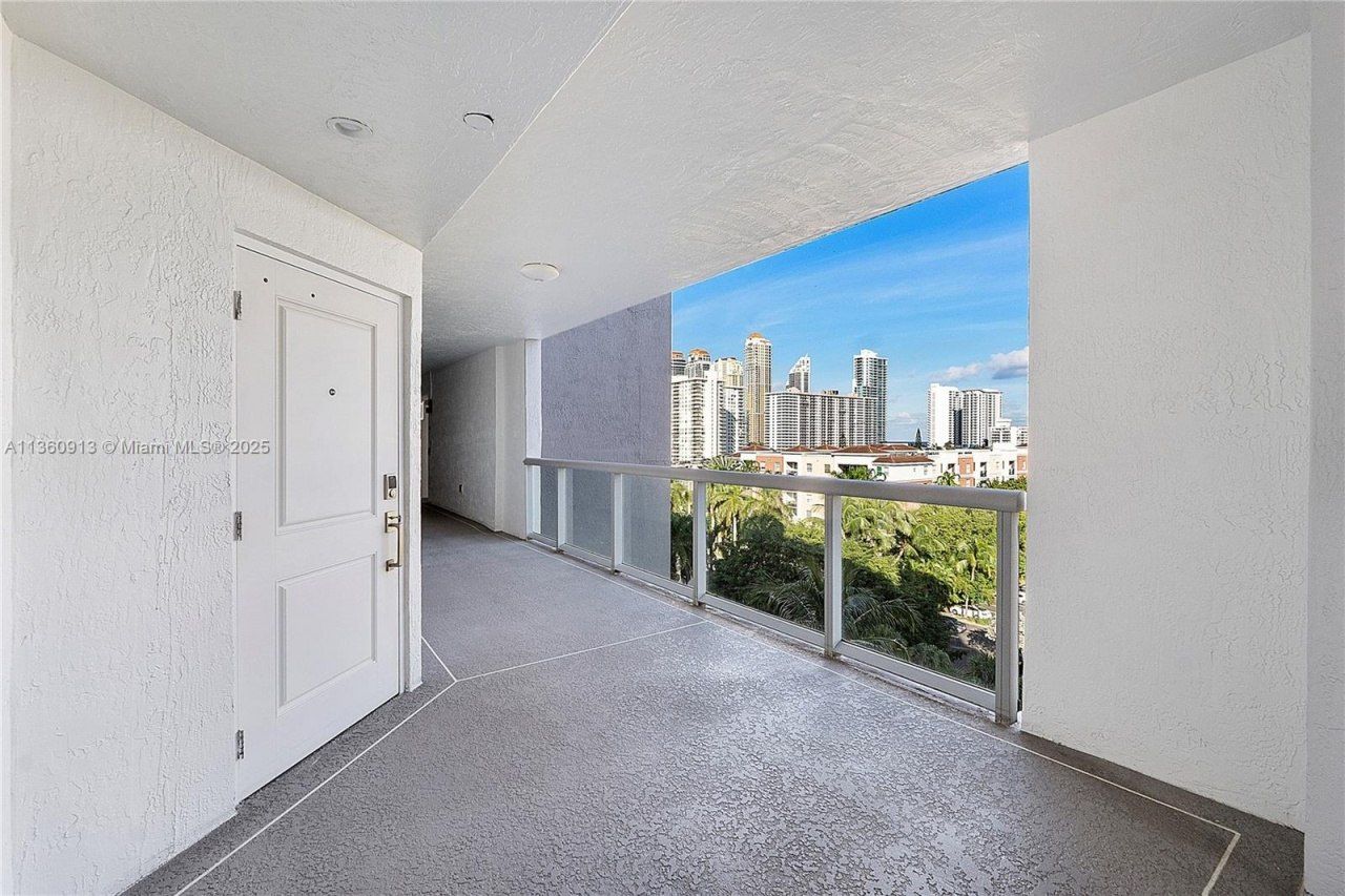 17050 N Bay Rd, Unit 807, Sunny Isles Beach, FL 33160 Photo