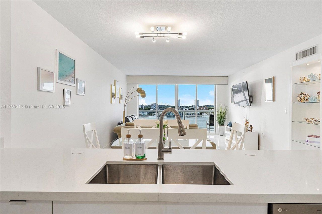 17050 N Bay Rd, Unit 807, Sunny Isles Beach, FL 33160 Photo