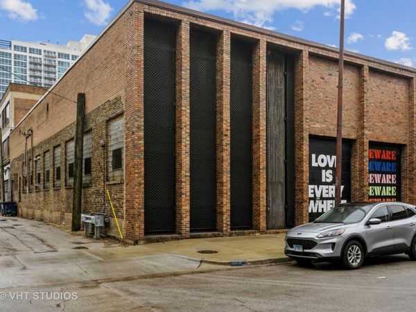 313 W Chestnut Street, Chicago, IL 60610