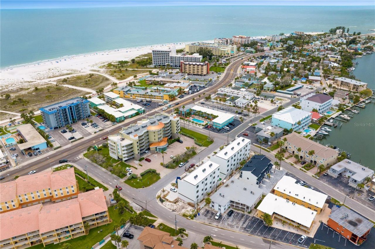 11605 1st Street E, Unit B3, Treasure Island, FL 33706 Main Photo