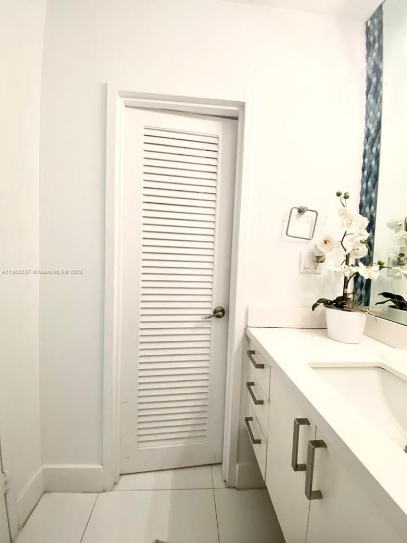 100 Lincoln Rd, Unit 906, Miami Beach, FL 33139 Photo