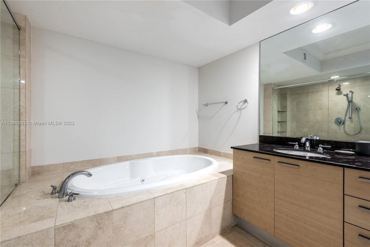 1830 S Ocean Dr, Unit 3511, Hallandale Beach, FL 33009 Photo