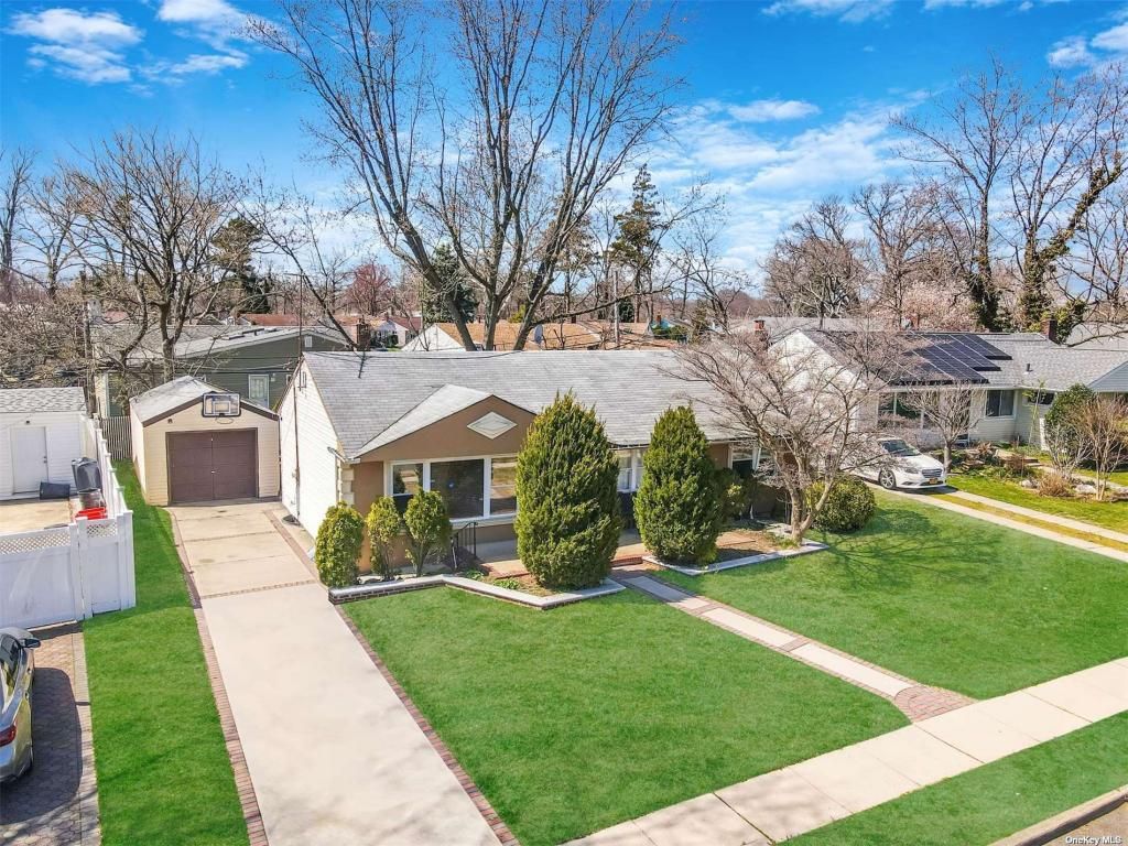 956 Lynn Drive, Valley Stream, NY 11580 Main Photo