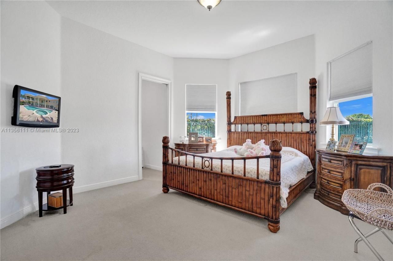 1130 Harbor Ct, Hollywood, FL 33019 Photo