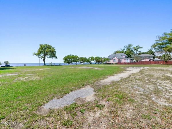 1104 Beach Boulevard, Biloxi, MS 39530