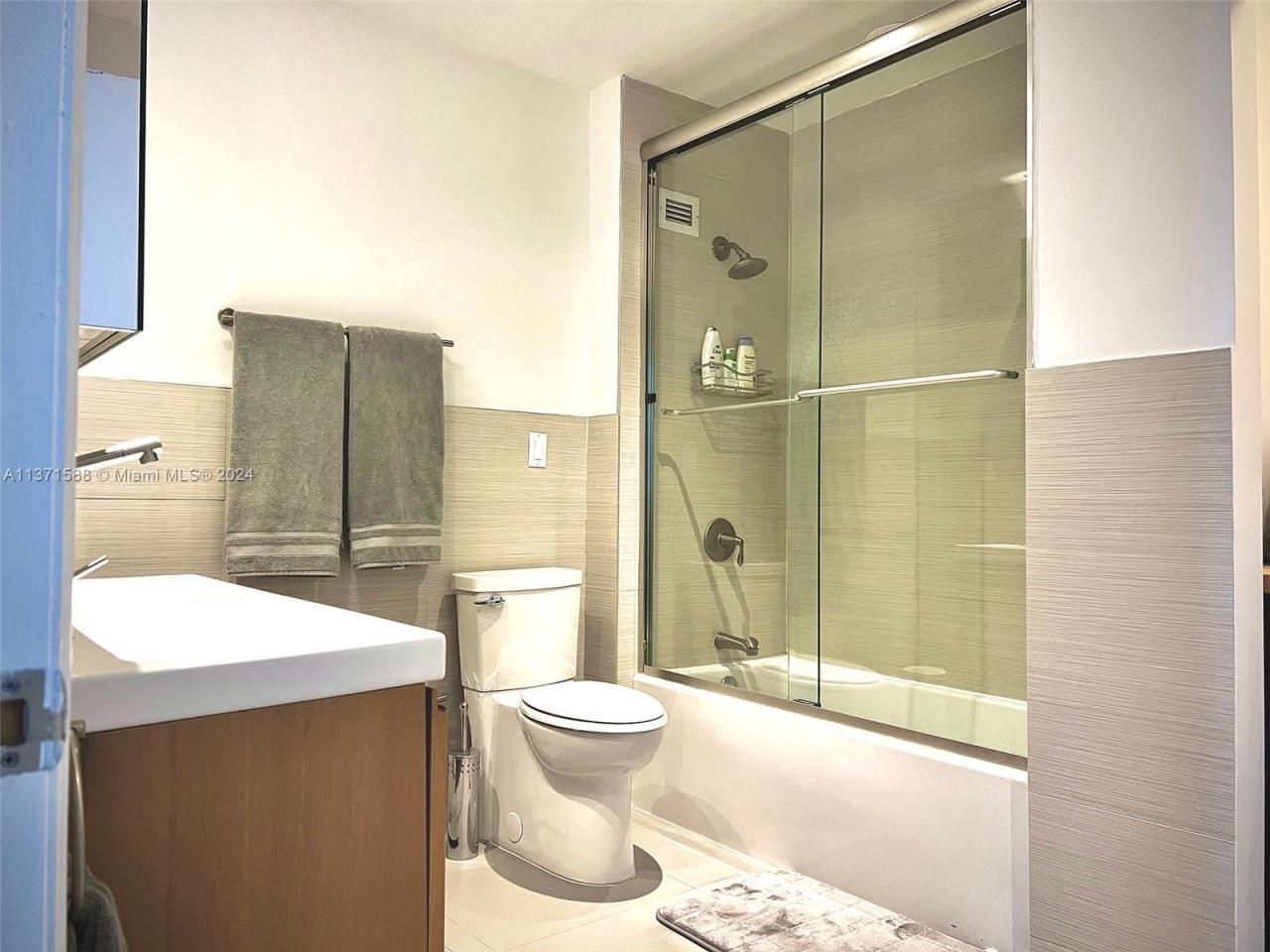 2301 Collins Ave, Unit 1626, Miami Beach, FL 33139 Photo