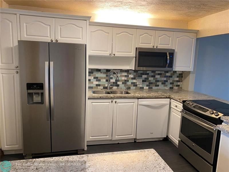 290 Racquet Club Road, Unit 205, Weston, FL 33326 Photo