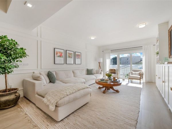 120 Salamanca Ave, Unit 3B, Coral Gables, FL 33134