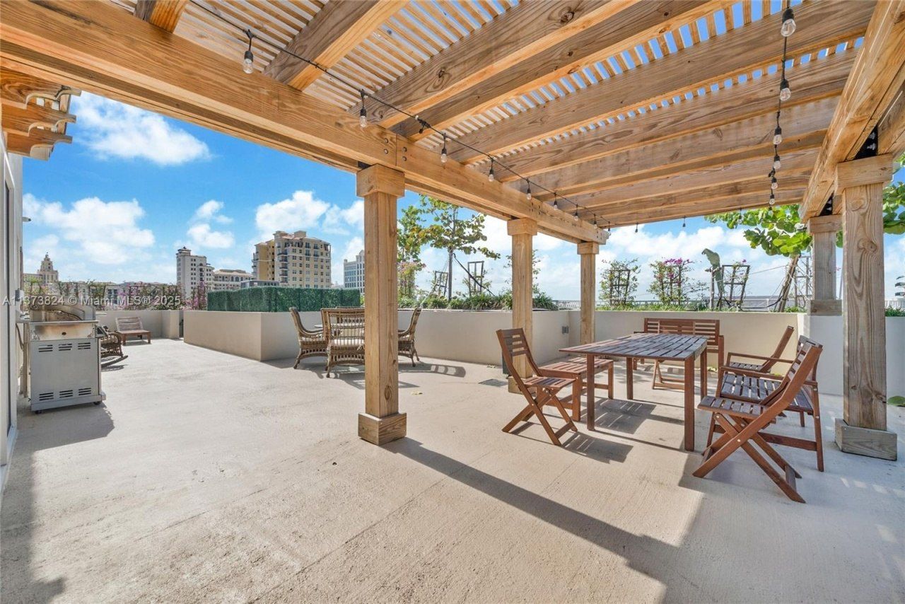 120 Salamanca Ave, Unit 3B, Coral Gables, FL 33134 Photo